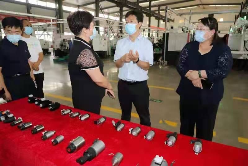 操死白丝同桌的逼安阳市市长高永一行莅临我公司参观调研